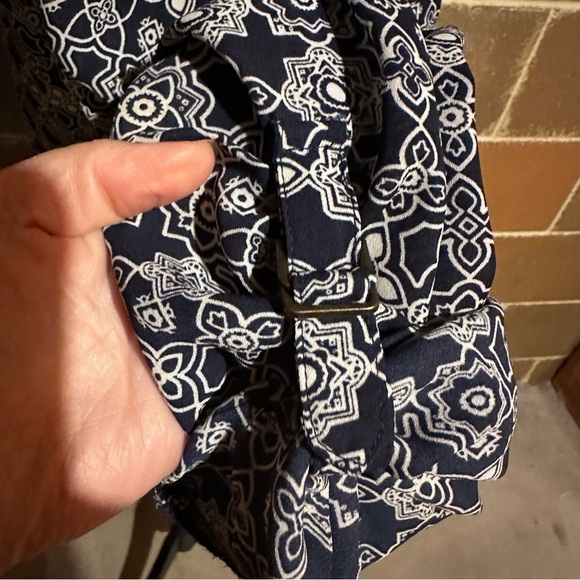 DE Collection Navy White Geo Print Popover Top Women’s S Small - Picture 8 of 9